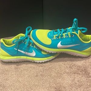 Nike aqua and yellow shoes